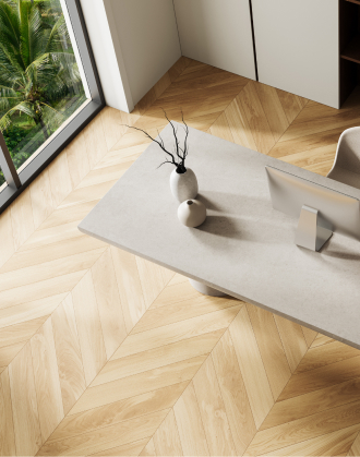 Proper interieur met houten vloer